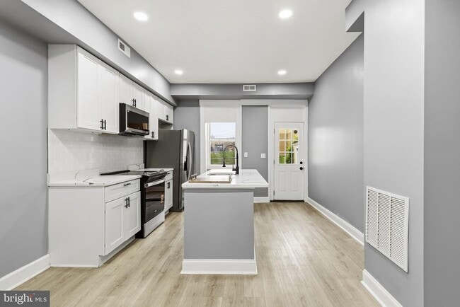 Building Photo - 1651 Darley Ave