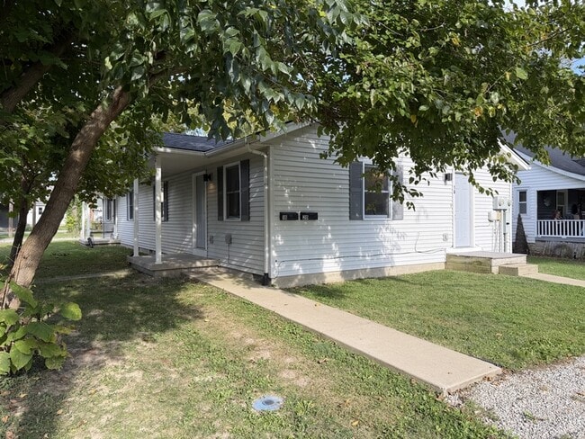 Building Photo - 18 Oakwood Ave
