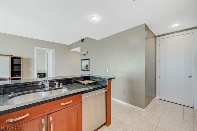 Building Photo - 4575 Dean Martin Dr