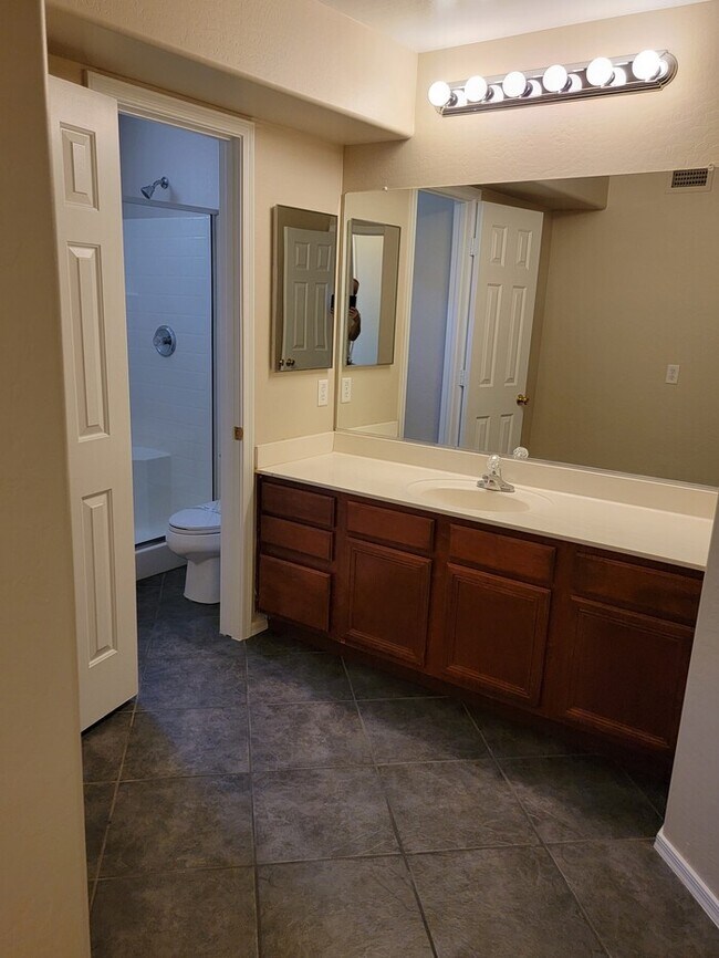 Building Photo - Amazing 4-Bedroom, 3-Bathroom home For Rent in Laveen!!