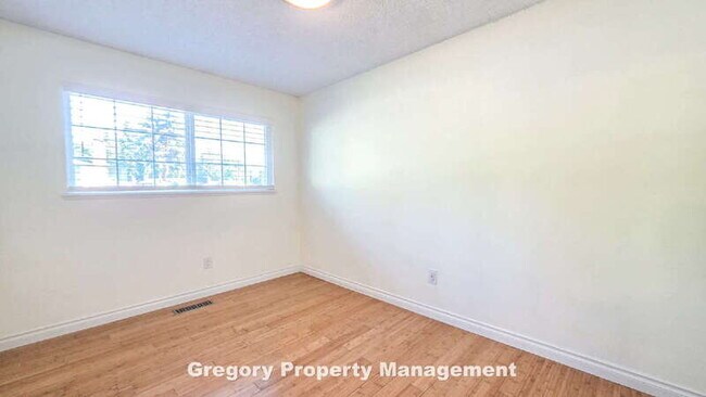 Building Photo - 17606 Brook Blvd