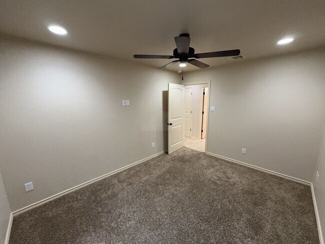 Building Photo - 5508 Settlers Ct