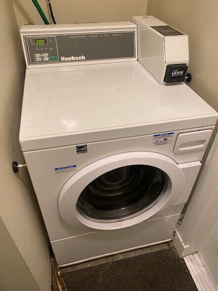 Building Photo - 38 Phillips St