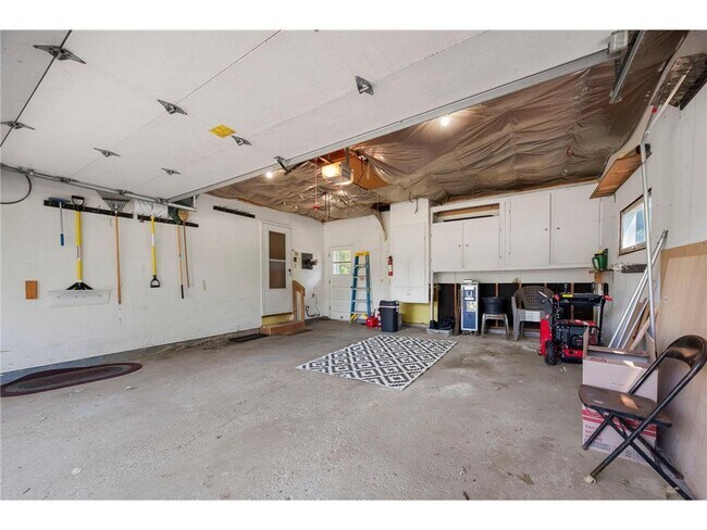Building Photo - 10725 Rich Ave S