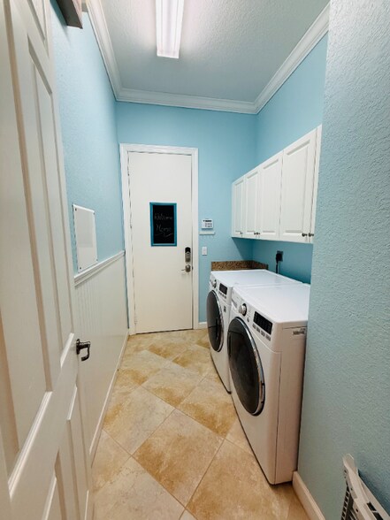 Building Photo - 5588 SW Bellflower Ct