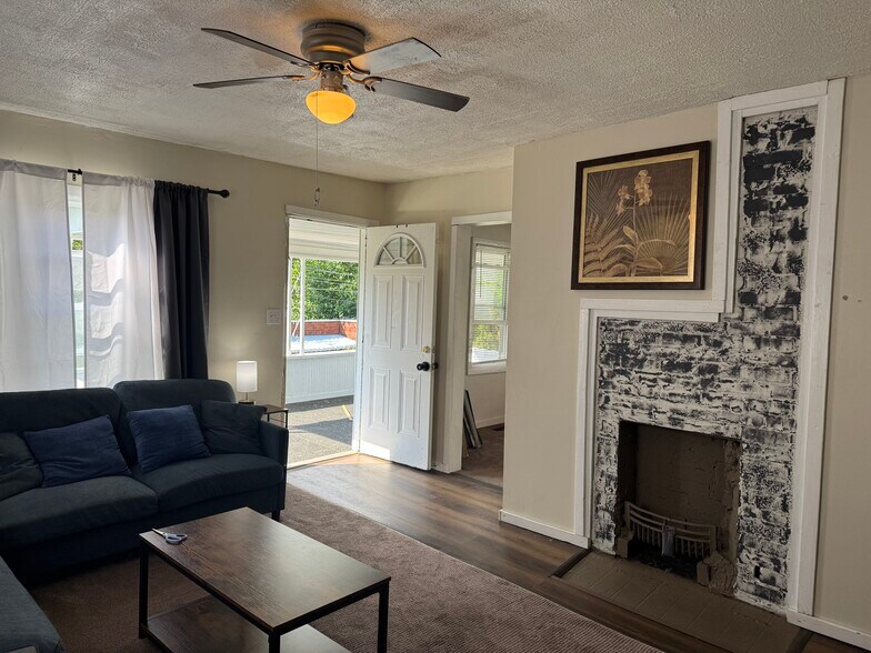 Primary Photo - 1605 N 18th St
