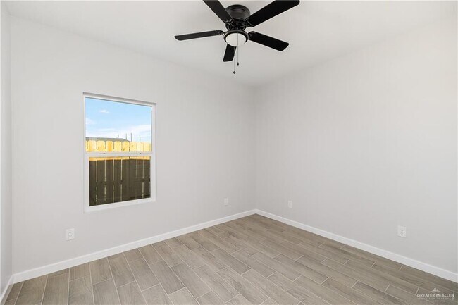 Building Photo - 11 Sugar Gdn Dr