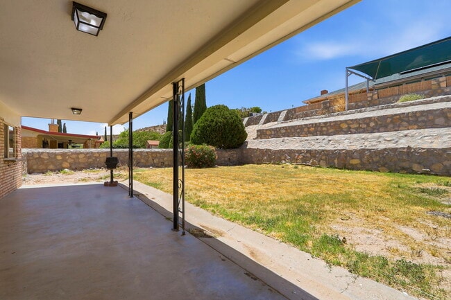 Building Photo - 3329 Old Spanish Trail