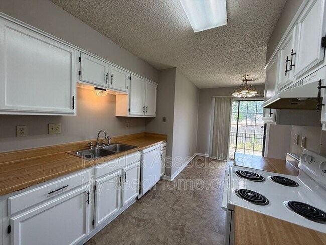 Building Photo - 6556 Birch Hollow Dr