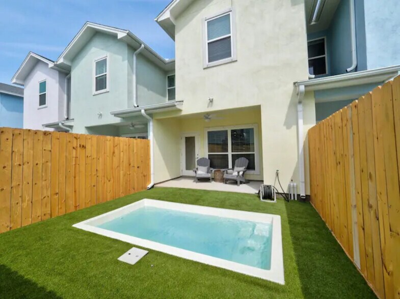 Plunge Pool - 14013 Ports O Call Dr