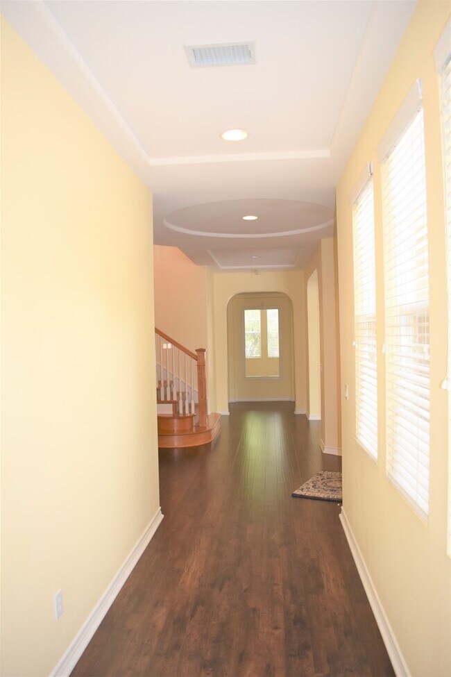 Building Photo - Beautiful 5 bedroom, 5 bath home in Desirable North Park Irvine