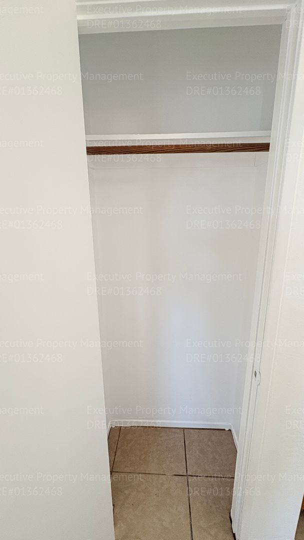 Building Photo - 4 bedroom 2 bathroom home located near S. H St/ Berkshire Rd