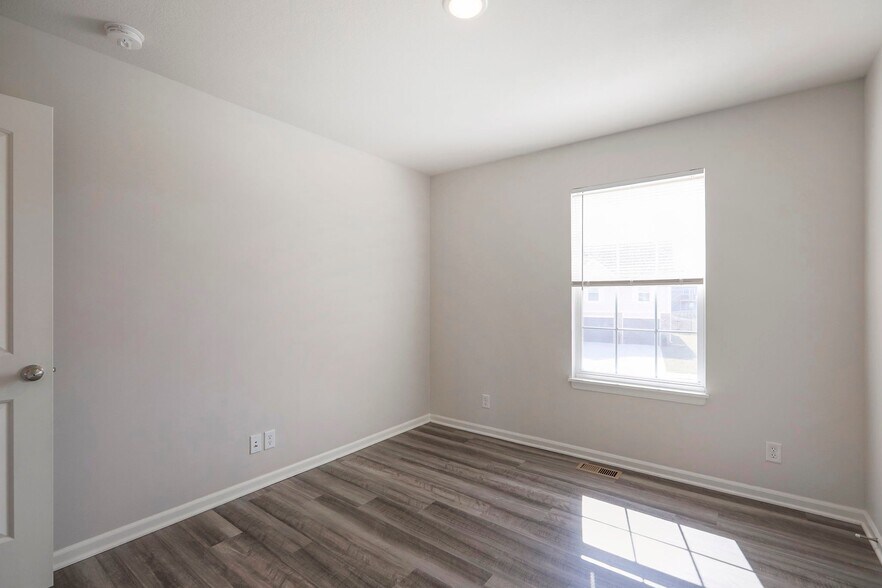 Building Photo - 707 Shane Ln
