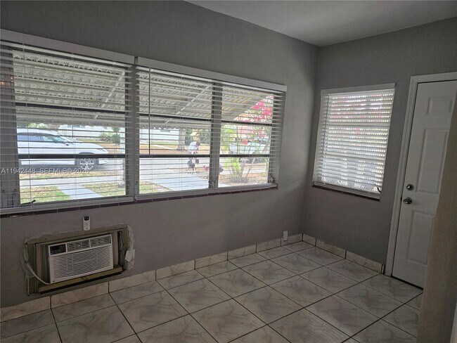 Building Photo - 1947 Funston St