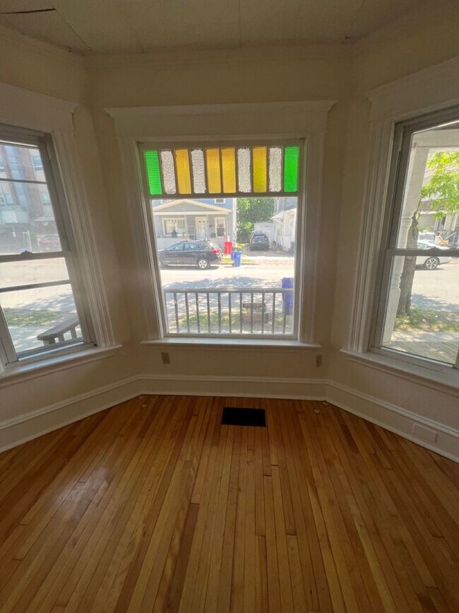 Building Photo - 52 Hickok Pl