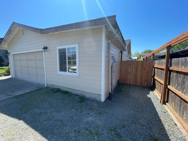 Building Photo - 2409 32nd St