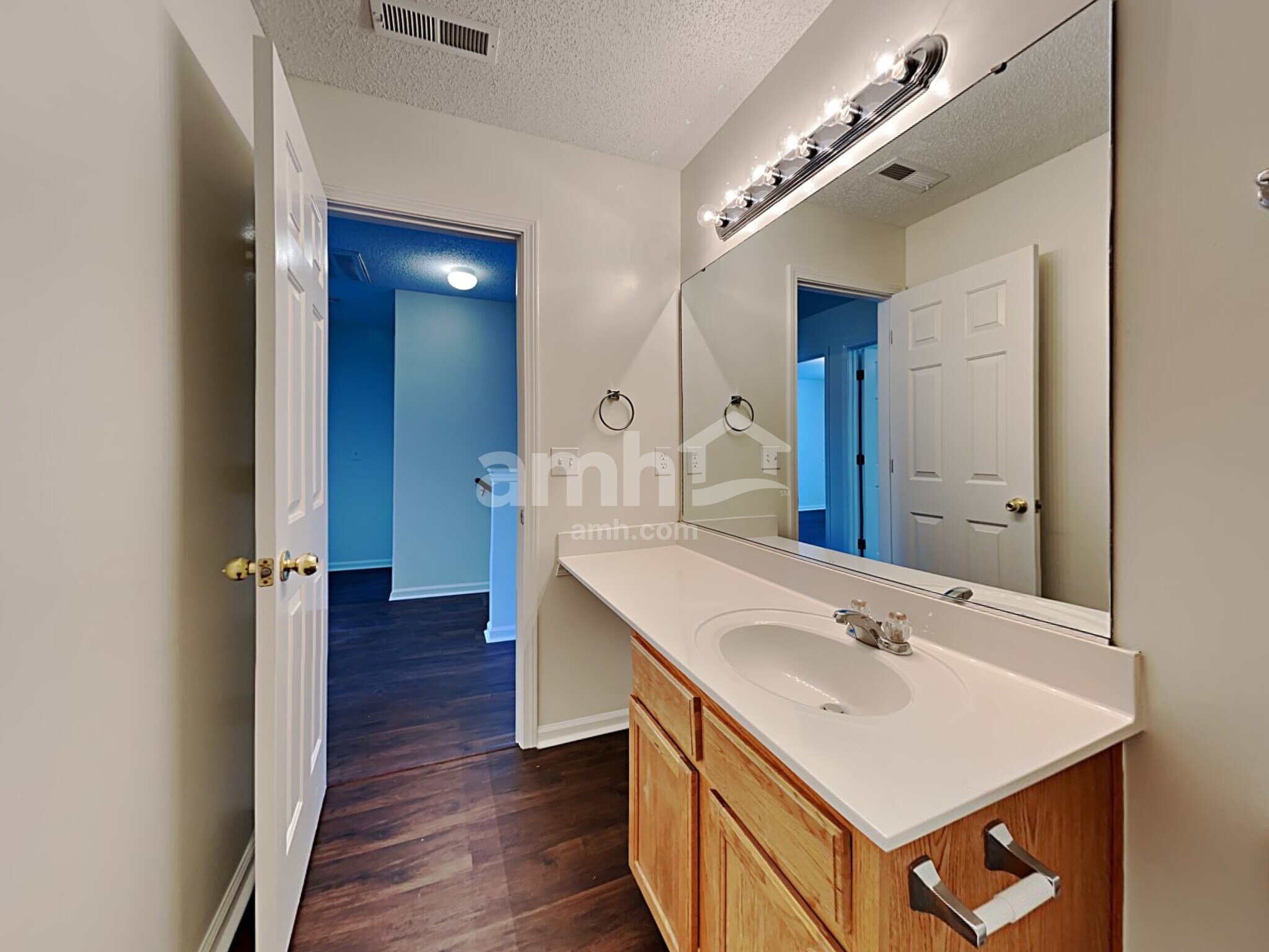 Building Photo - 5069 Thornton Dr