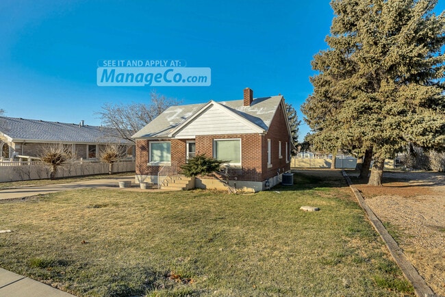 Building Photo - Freshly Renovated Clearfield Rambler | Move-In Ready