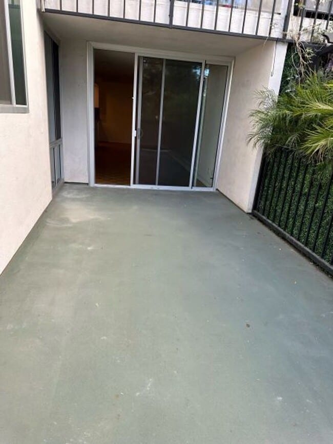 Building Photo - White Property