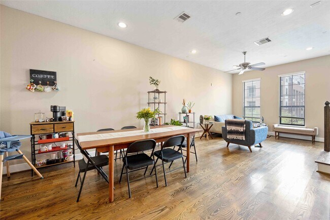 Building Photo - 2110 Shearn St