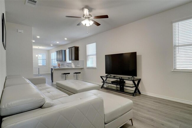 Building Photo - 2325 Brightstone Dr