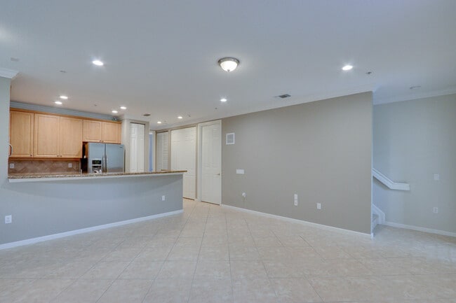 Building Photo - 1365 Vía De Pepi