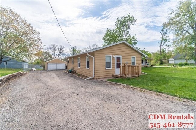 Primary Photo - Cute DSM Ranch Home