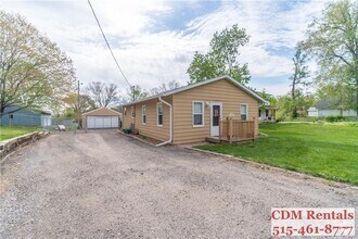 Building Photo - Cute DSM Ranch Home
