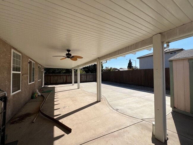Building Photo - 4-bedroom single story located in Sylvan S...