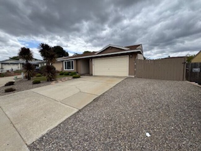 Building Photo - Charming 3 Bedroom 2 Bathroom Home Available for Rent!!