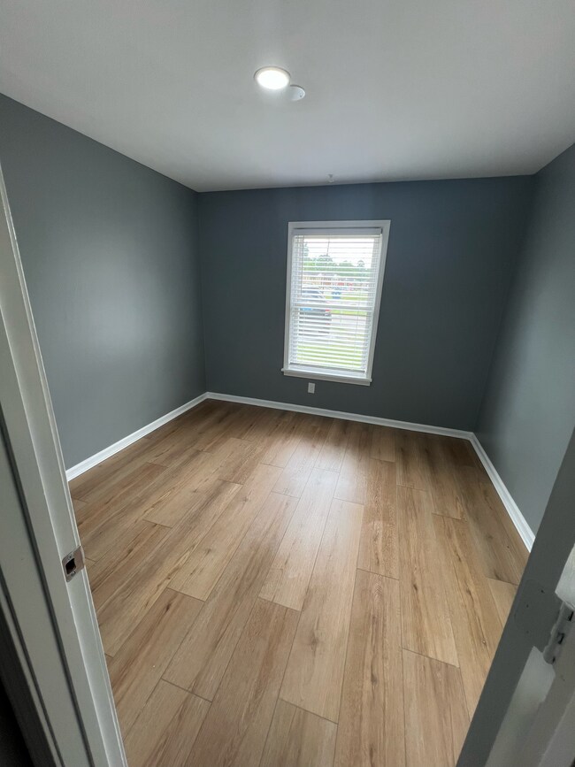 Building Photo - Valiant