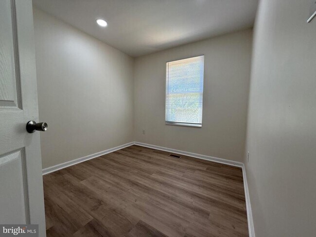 Building Photo - 4 Bright Star Ct