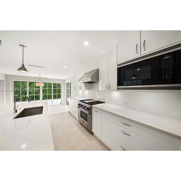 Building Photo - 4380 Lake Rd