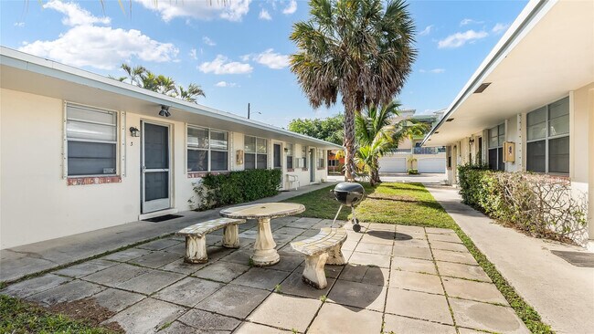 Building Photo - 709 SE 15th St