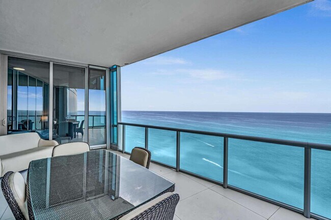 Building Photo - 17121 Collins Ave