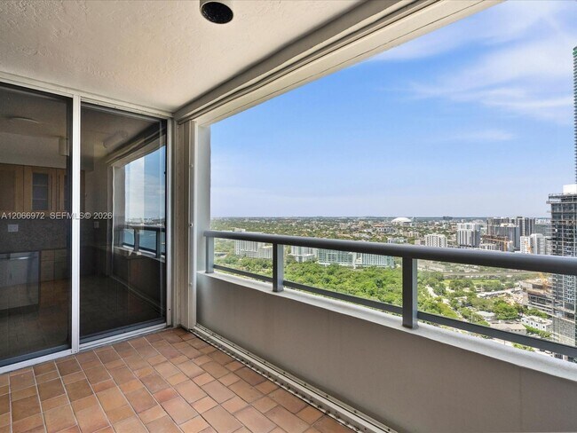 Building Photo - 1541 Brickell Ave