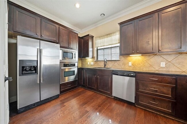 Building Photo - 835 Garden Oaks Trce