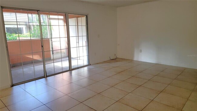 Building Photo - 4023 Versailles Dr