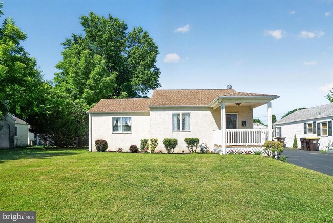 Building Photo - 137 Walker Ln