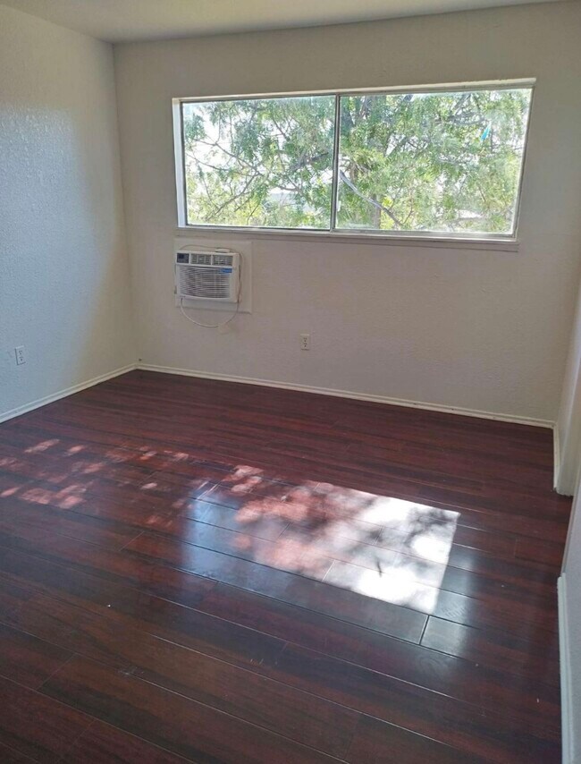 upstairs bedroom - 1649 Sheridan Cir