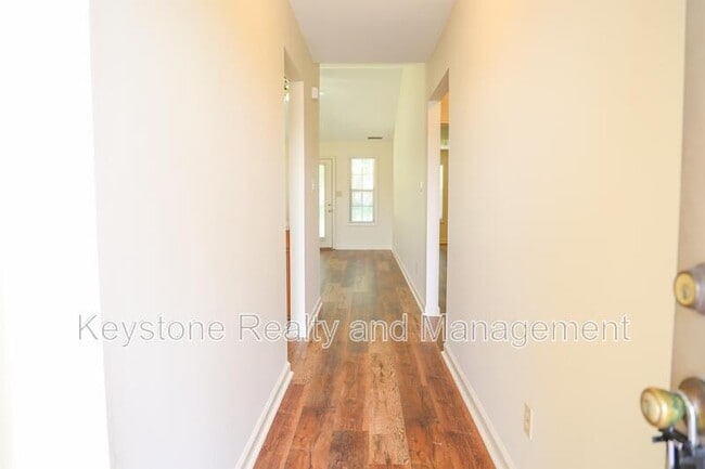 Building Photo - 783 Sivley Rd