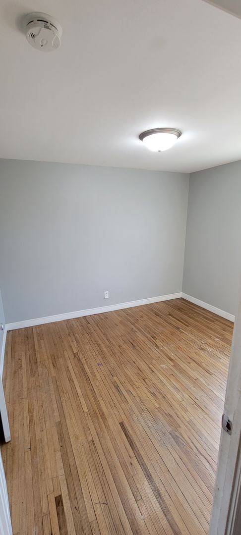 Building Photo - 3 Bed 1 Bath Townhouse