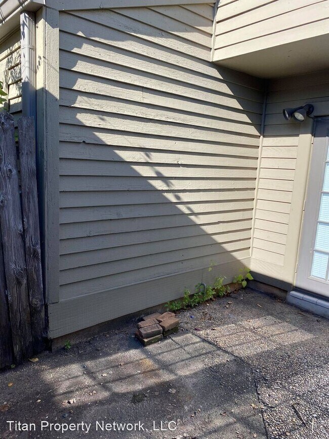 Building Photo - 2 br, 2 bath House - 7304 Fern Ave #19