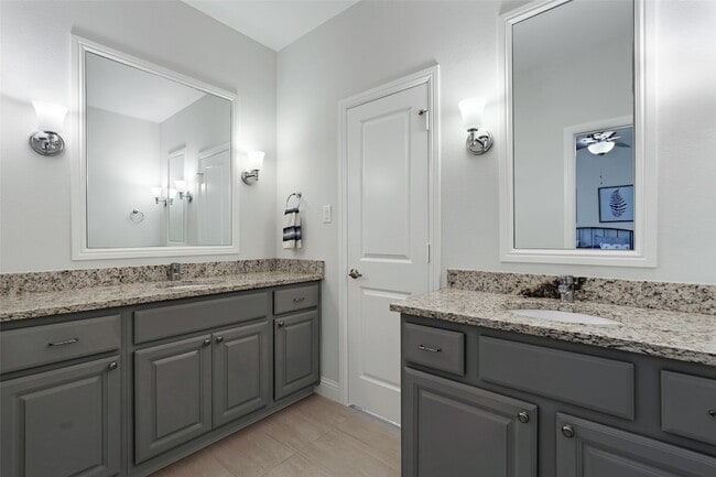 Building Photo - 14104 Cross Oaks Pl