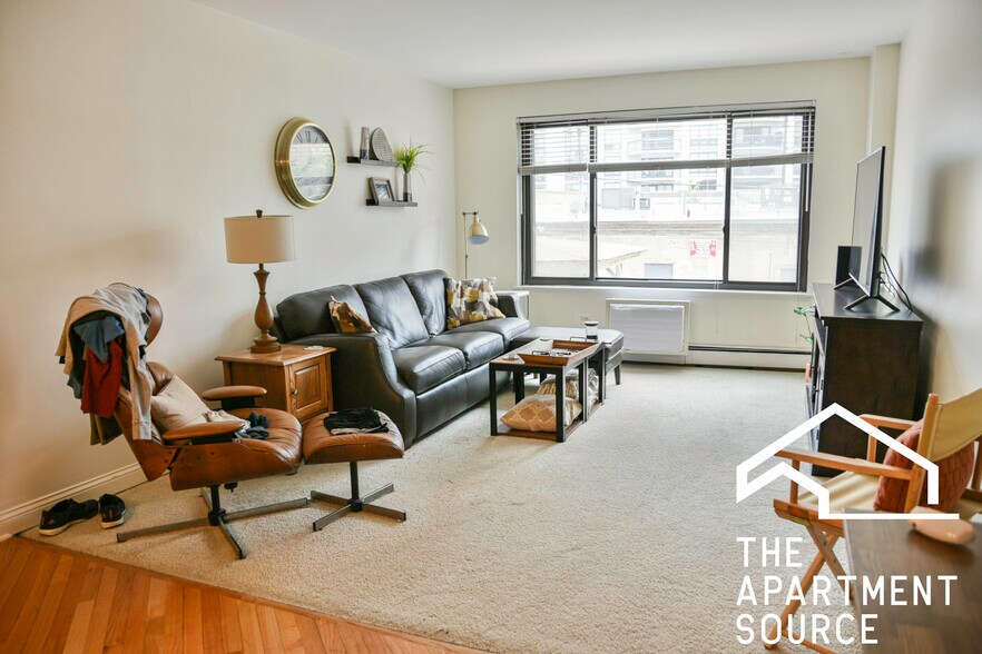 Building Photo - 607 W Wrightwood Ave