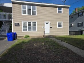 Building Photo - 137 Waterman St