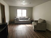 Building Photo - 115 Holly Dr