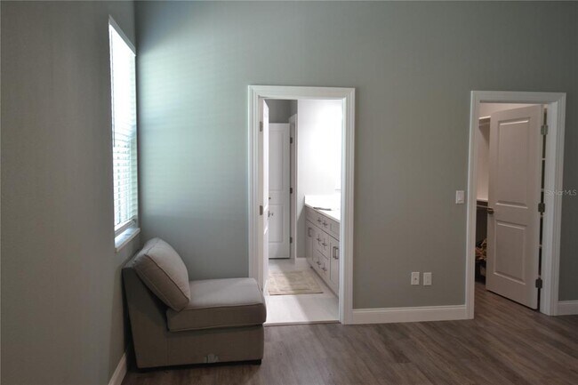 Building Photo - 281 Diogenes St