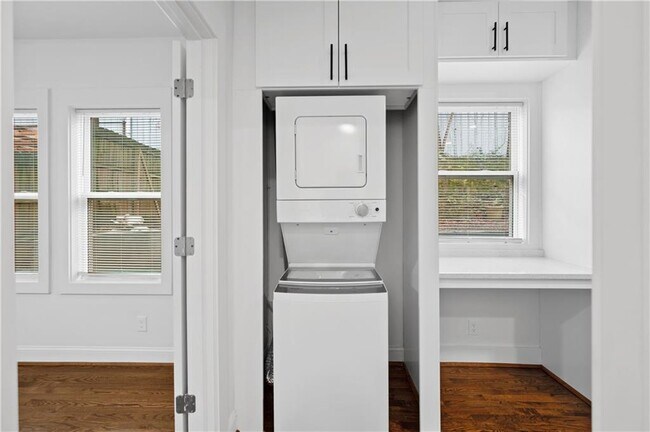 Building Photo - 405 4th St NE