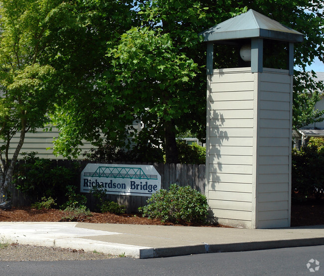 Building Photo - Richardson Bridge Apartments